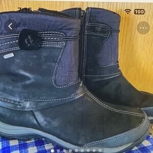 Merrell women’s boots size 8.5